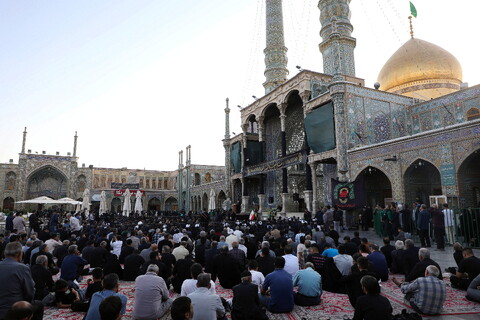 تصاویر/ آیین تعویض پرچم گنبد حرم حضرت فاطمه معصومه(س) در وفات شهادگونه ایشان