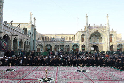 تصاویر/ آیین تعویض پرچم گنبد حرم حضرت فاطمه معصومه(س) در وفات شهادگونه ایشان