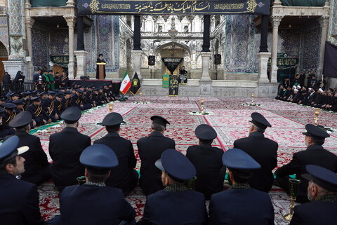 تصاویر/ آیین تعویض پرچم گنبد حرم حضرت فاطمه معصومه(س) در وفات شهادگونه ایشان