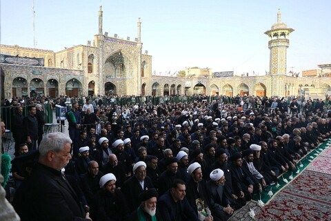 تصاویر/ آیین تعویض پرچم گنبد حرم حضرت فاطمه معصومه(س) در وفات شهادگونه ایشان