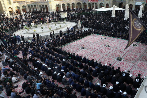 تصاویر/ آیین تعویض پرچم گنبد حرم حضرت فاطمه معصومه(س) در وفات شهادگونه ایشان