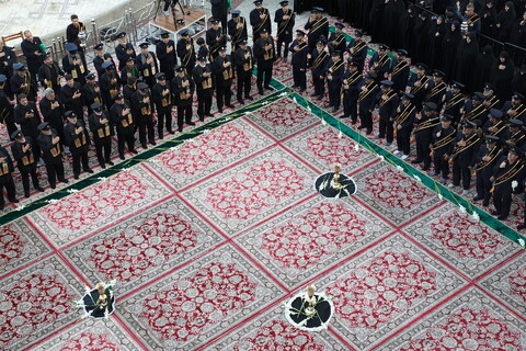 تصاویر/ آیین تعویض پرچم گنبد حرم حضرت فاطمه معصومه(س) در وفات شهادگونه ایشان