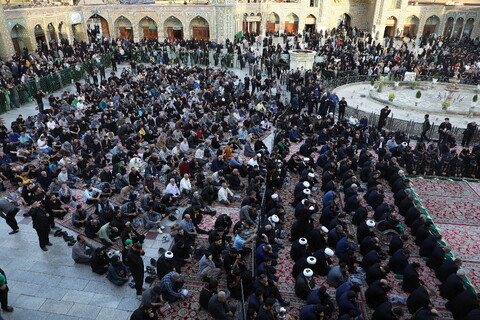 تصاویر/ آیین تعویض پرچم گنبد حرم حضرت فاطمه معصومه(س) در وفات شهادگونه ایشان