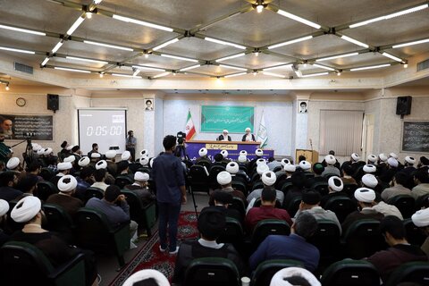 نشست دبیر شورای عالی حوزه‌های علمیه با استعدادهای برتر حوزوی