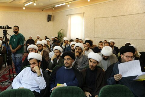 نشست دبیر شورای عالی حوزه‌های علمیه با استعدادهای برتر حوزوی