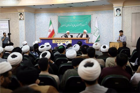 نشست دبیر شورای عالی حوزه‌های علمیه با استعدادهای برتر حوزوی