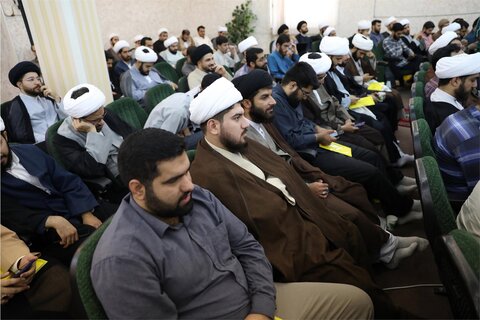 نشست دبیر شورای عالی حوزه‌های علمیه با استعدادهای برتر حوزوی