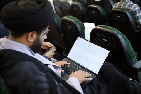 نشست دبیر شورای عالی حوزه‌های علمیه با استعدادهای برتر حوزوی