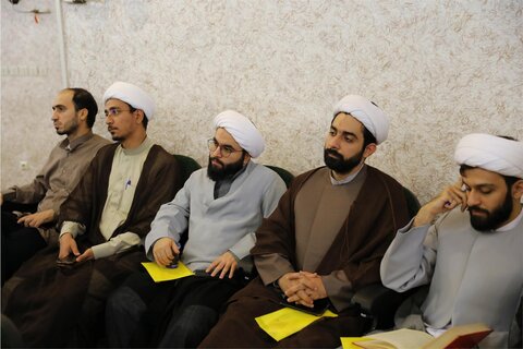 نشست دبیر شورای عالی حوزه‌های علمیه با استعدادهای برتر حوزوی