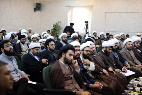 نشست دبیر شورای عالی حوزه‌های علمیه با استعدادهای برتر حوزوی