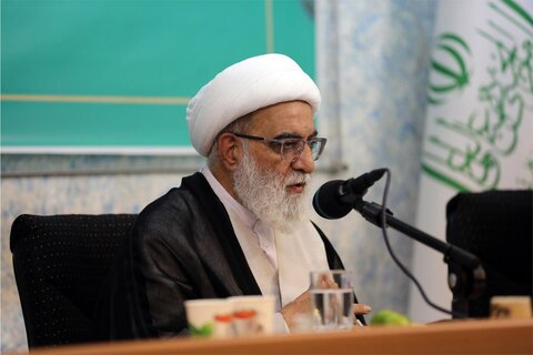 نشست دبیر شورای عالی حوزه‌های علمیه با استعدادهای برتر حوزوی