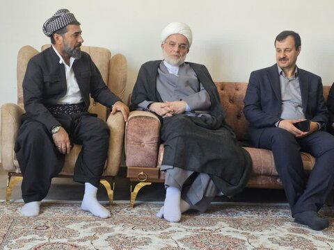 تصاویر/ دیدار نماینده ولی فقیه در کردستان با ماموستایان شهرستان سقز