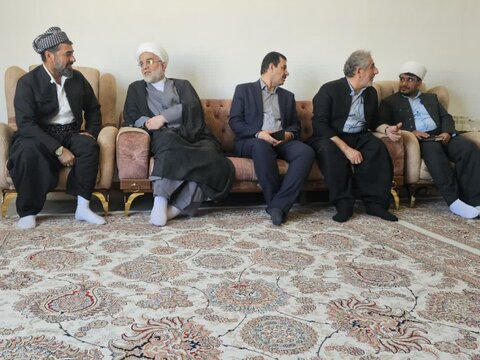 تصاویر/ دیدار نماینده ولی فقیه در کردستان با ماموستایان شهرستان سقز