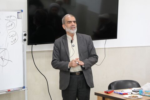 تصاویر/ پایان روز اول دوره دو روزه دانش افزایی فلسفه دروس ویژه اساتید حوزه علمیه استان یزد