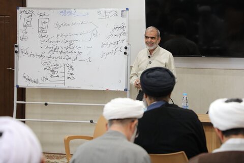 تصاویر/ پایان روز اول دوره دو روزه دانش افزایی فلسفه دروس ویژه اساتید حوزه علمیه استان یزد
