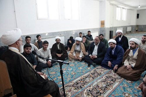 طلبگی، مسیری تحت مدیریت حضرت ولی‌عصر(عج) است