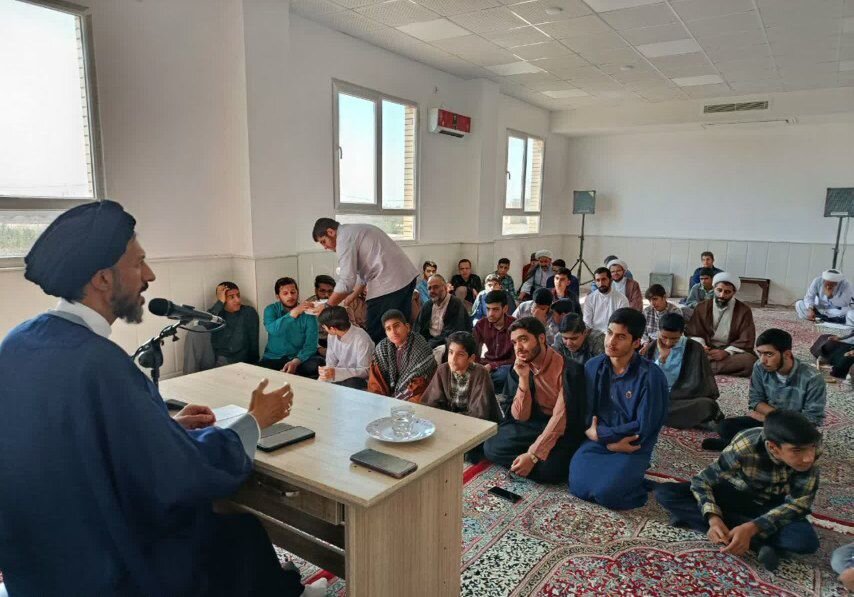 برپایی جلسه درس اخلاق توسط امام جمعه اردکان در حوزه علمیه میبد+ صوت