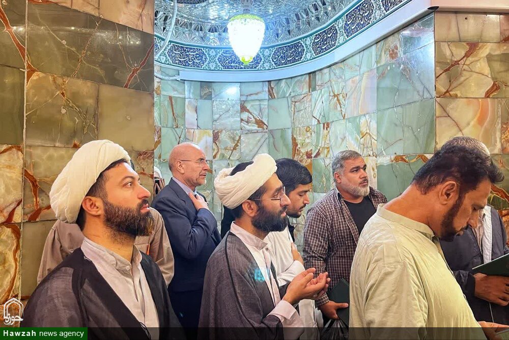تشرف رئیس مجلس شورای اسلامی به حرم حضرت فاطمه معصومه (س)