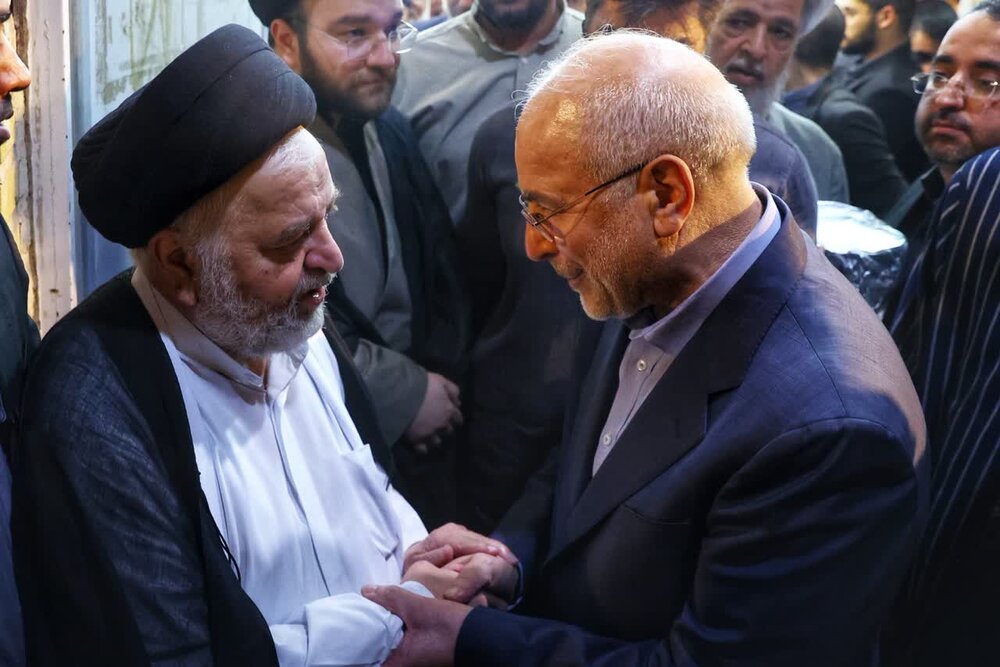 حضور قالیباف در مراسم ختم همسر آیت‌الله العظمی سیستانی در قم+ عکس