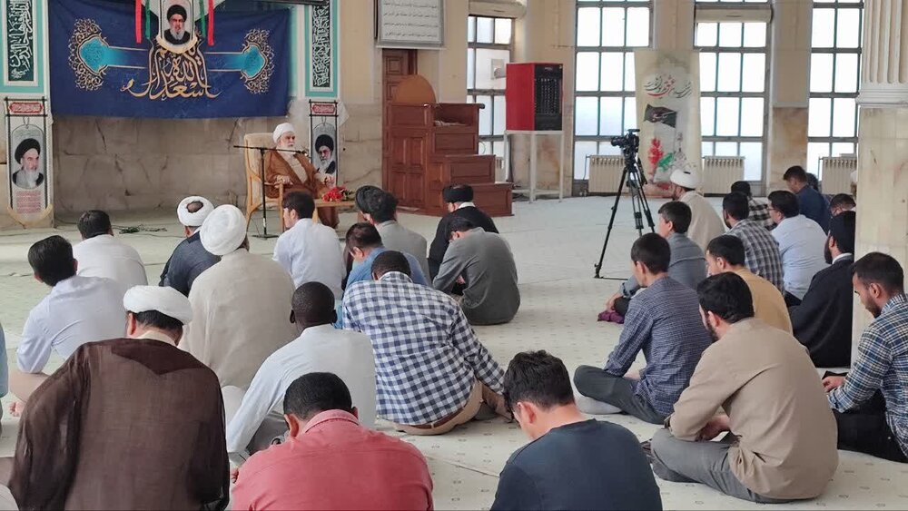 نشست فرهنگی راه و مکتب پرچمدار مقاومت اسلامی برگزار شد