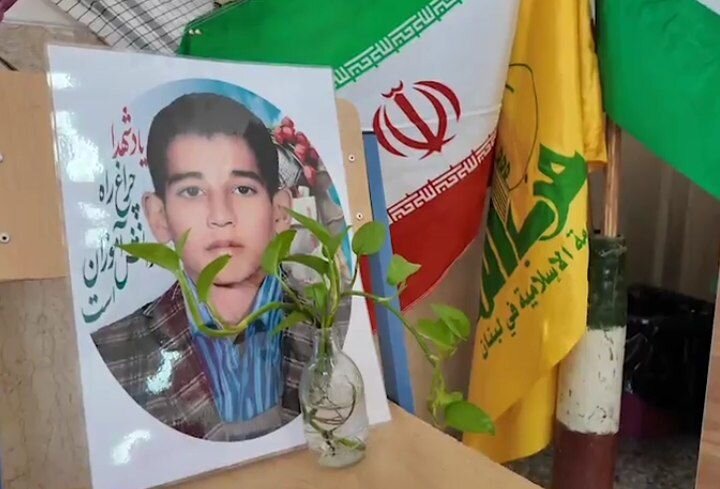 فیلم| پیوند دختران دانش آموز دهه نودی باشهدا در بهاباد با ابتکار معلم کلاس