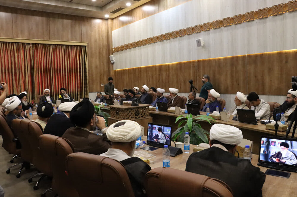 فیلم| نشست نخبگانی انا علی العهد به‌مناسبت سالروز شهادت شهید سید حسن نصرالله