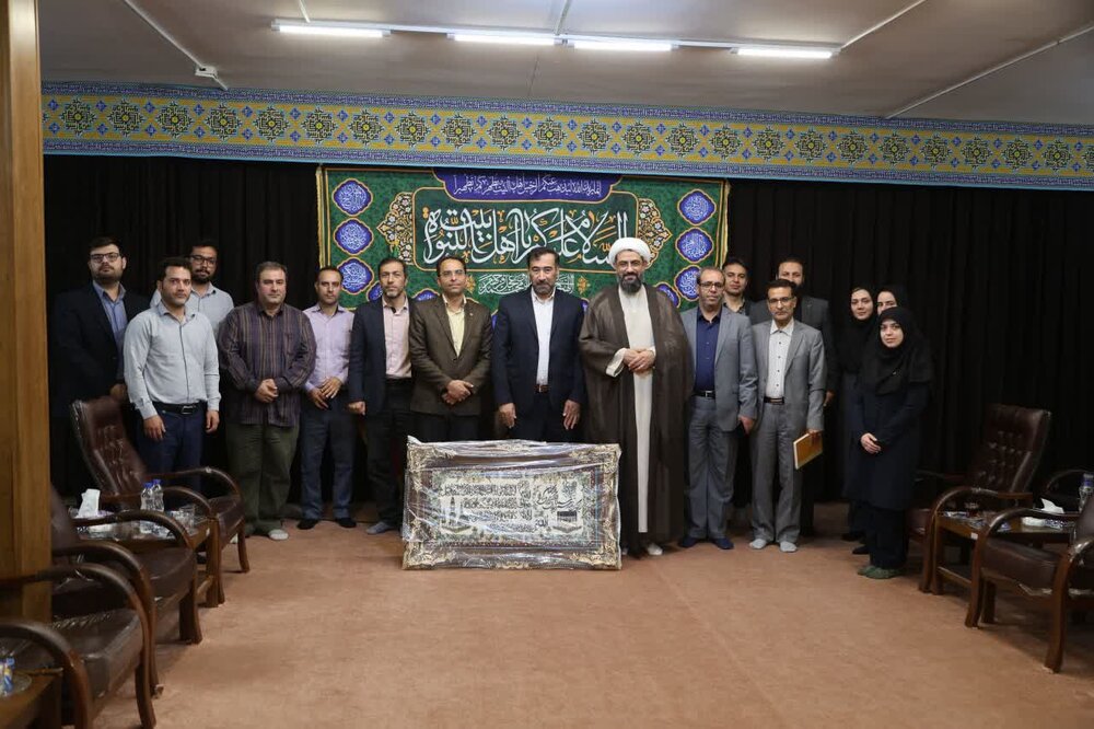 فرصت حضور نخبگان در عرصه‌های تصمیم‌گیری و اجرایی را فراهم کنیم