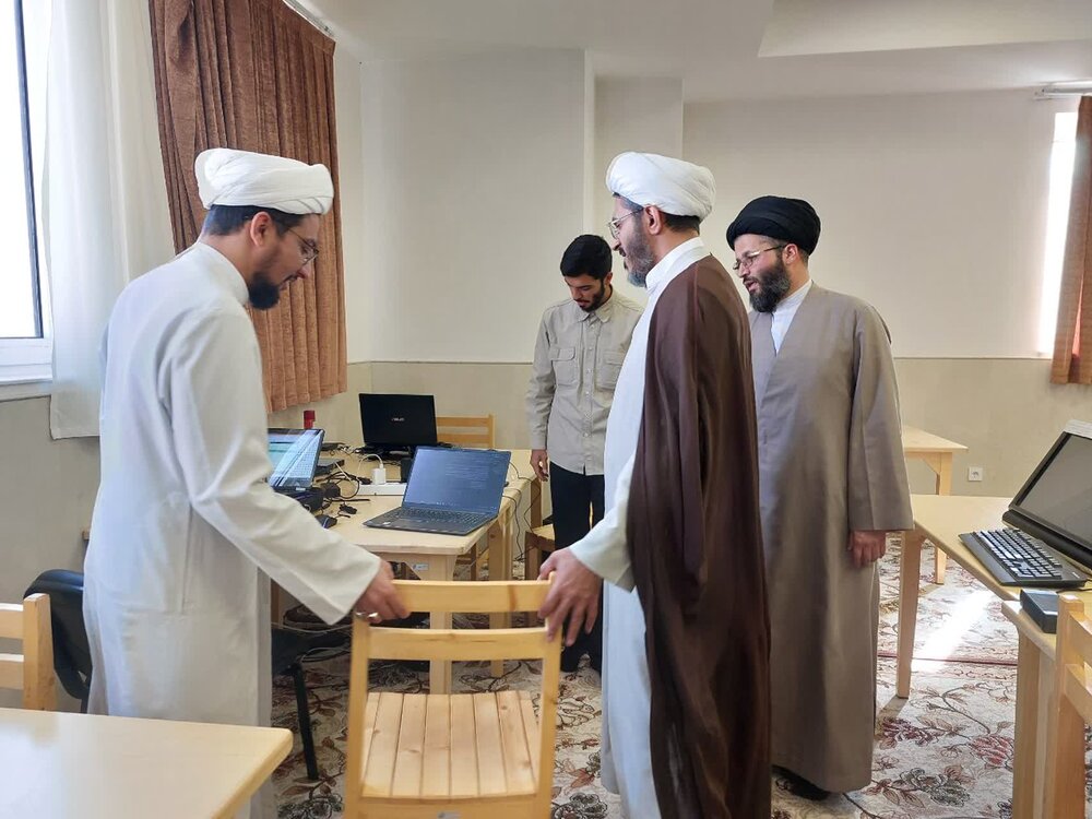 تصاویر/ بازدید معاون پژوهش حوزه علمیه استان یزد  از کارگاه تحقیق پایانی طلاب پایه ششم