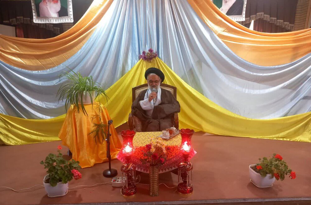 ملت ایران مقتدر و با صلابت در برابر توطئه‌های دنیای استکبار ایستاده است