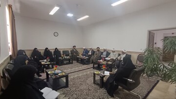 برگزاری نشست هم‌اندیشی مدیر و اساتید مدرسه علمیه تخصصی امام حسین(ع) یزد