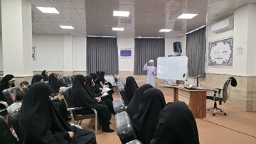 راه نجات و سعادت را باید در کلام اهل‌بیت(ع) جستجو کرد+ عکس