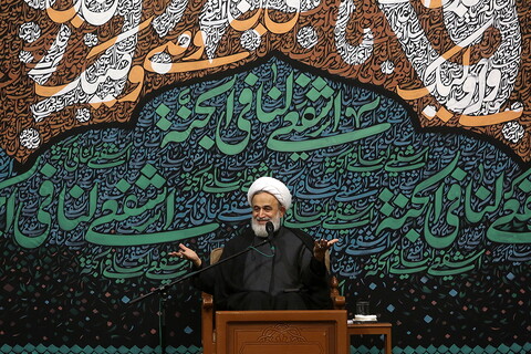 تصاویر/ مراسم سوگواری زائران حرم حضرت فاطمه معصومه سلام الله علیها در شب رحلت بانوی کرامت