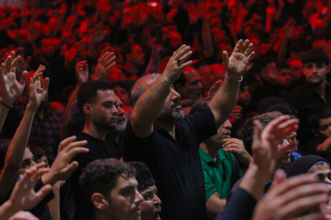 تصاویر/ مراسم سوگواری زائران حرم حضرت فاطمه معصومه سلام الله علیها در شب رحلت بانوی کرامت