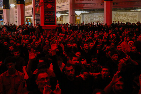 تصاویر/ مراسم سوگواری زائران حرم حضرت فاطمه معصومه سلام الله علیها در شب رحلت بانوی کرامت