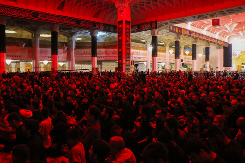 تصاویر/ مراسم سوگواری زائران حرم حضرت فاطمه معصومه سلام الله علیها در شب رحلت بانوی کرامت