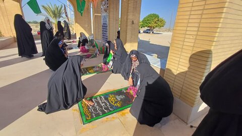 تصاویر/ دورهمی طلاب خواهر در دلوار در کنار شهدا