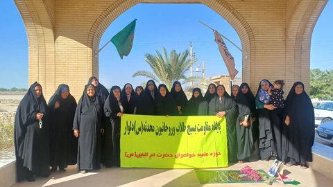 تصاویر/ دورهمی طلاب خواهر در دلوار در کنار شهدا