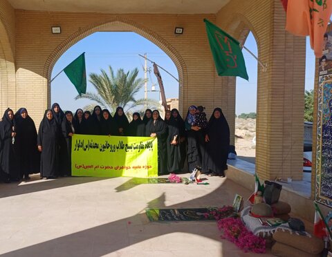 تصاویر/ دورهمی طلاب خواهر در دلوار در کنار شهدا