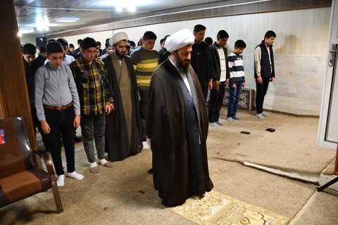 تصاویر/ دیدار جمعی از دانش‌آموزان اتحادیه انجمن‌های اسلامی با امام جمعه شهرستان خوی