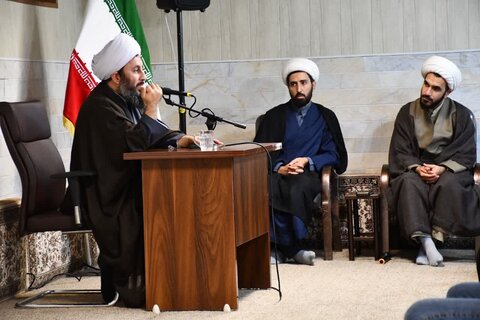 تصاویر/ دیدار جمعی از دانش‌آموزان اتحادیه انجمن‌های اسلامی با امام جمعه شهرستان خوی