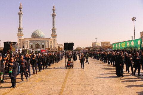 تصاویر/ دسته عزای خادمان و زائران حرم بانوی کرامت در سالروز رحلت حضرت معصومه سلام الله علیها