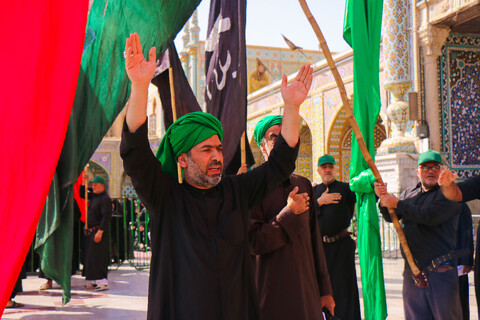 تصاویر/ حضور دسته‌های عزاداری روز وفات حضرت فاطمه معصومه (س) در حرم کریمه اهل بیت (ع)