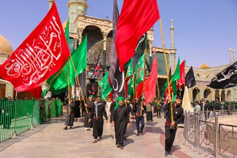 تصاویر/ حضور دسته‌های عزاداری روز وفات حضرت فاطمه معصومه (س) در حرم کریمه اهل بیت (ع)