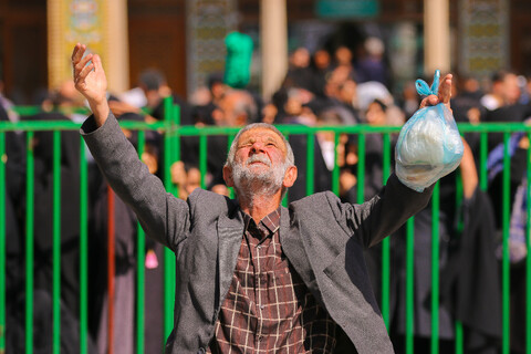 تصاویر/ حضور دسته‌های عزاداری روز وفات حضرت فاطمه معصومه (س) در حرم کریمه اهل بیت (ع)