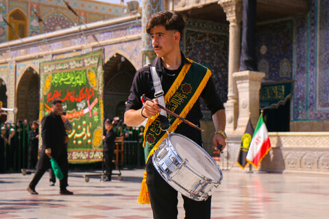 تصاویر/ حضور دسته‌های عزاداری روز وفات حضرت فاطمه معصومه (س) در حرم کریمه اهل بیت (ع)