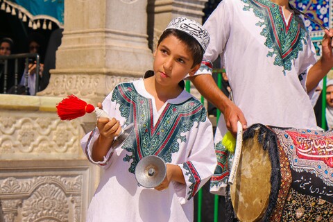 تصاویر/ حضور دسته‌های عزاداری روز وفات حضرت فاطمه معصومه (س) در حرم کریمه اهل بیت (ع)