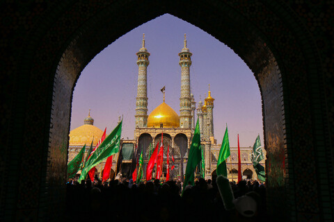 تصاویر/ حضور دسته‌های عزاداری روز وفات حضرت فاطمه معصومه (س) در حرم کریمه اهل بیت (ع)