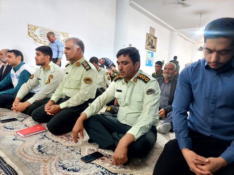 تصاویر/ برپایی میز خدمت مسئولان در نماز جمعه مروست