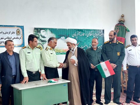 تصاویر/ برپایی میز خدمت مسئولان در نماز جمعه مروست