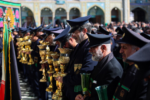 تصاویر/ دسته عزای خادمان و زائران حرم بانوی کرامت در سالروز رحلت حضرت معصومه(س)